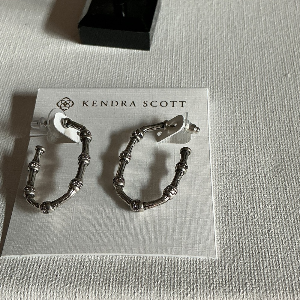 Kendra Scott Silver Bamboo Hoop Earrings Neo on card